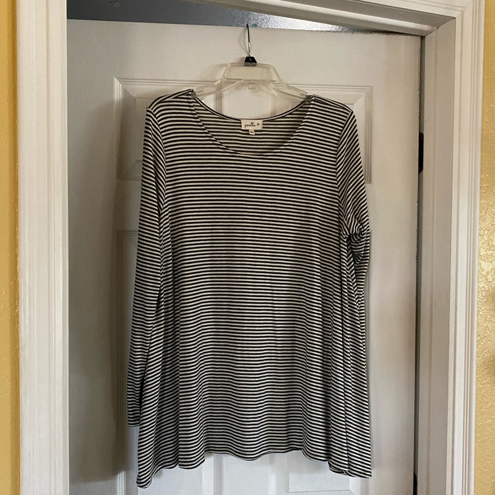 Women’s Anthropologie trapeze top. Charcoal and white stripe, loose fitting.